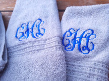 Load image into Gallery viewer, Monogrammed Towel Set