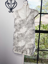 Load image into Gallery viewer, Light Floral Ivory Top
